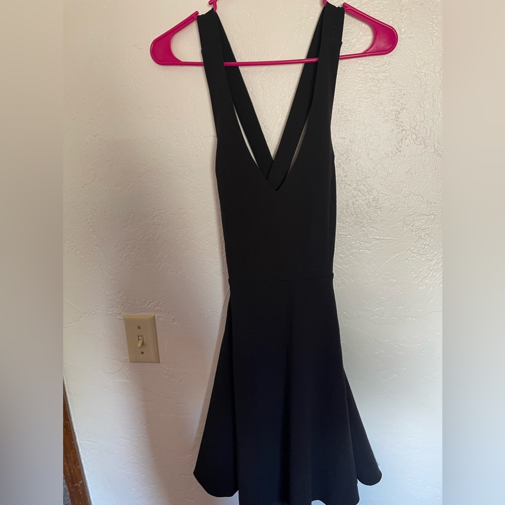 Lulu’s black dress